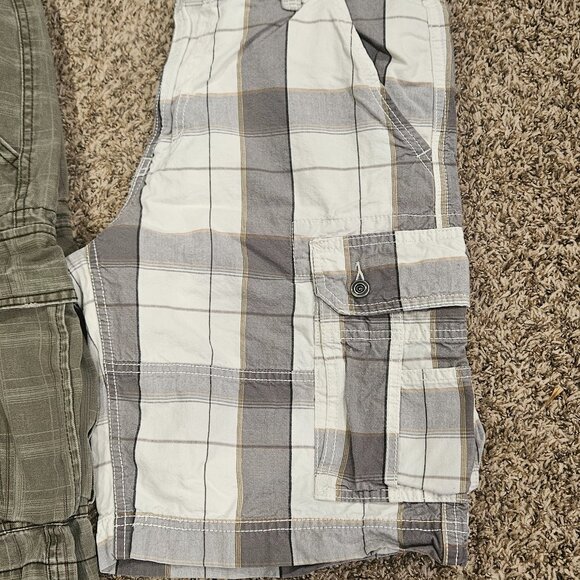 Men's plaid Cargo Utility Shorts - 33/34 waist - 2/$7 - Picture 2 of 11